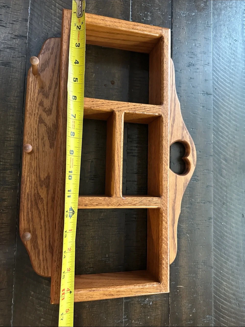 Wooden Heart Shelf. *great condition* 3 pegs.